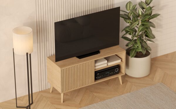 Kompaktní dubový TV stolek s lamelovým dubovým čelem s dvířky, 120 x 45 cm